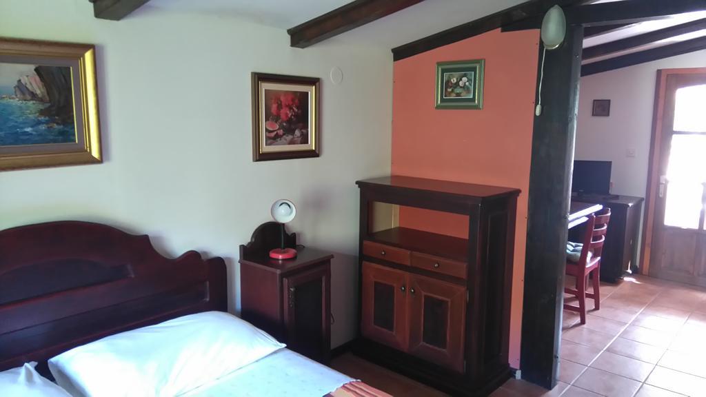 Apartments Picasso Komiža Kamer foto