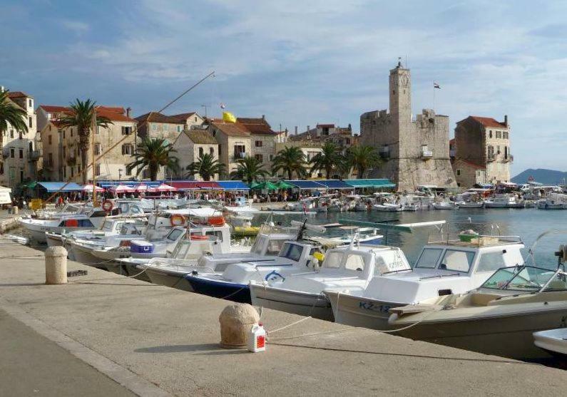 Apartments Picasso Komiža Buitenkant foto