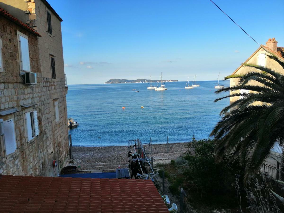 Apartments Picasso Komiža Buitenkant foto