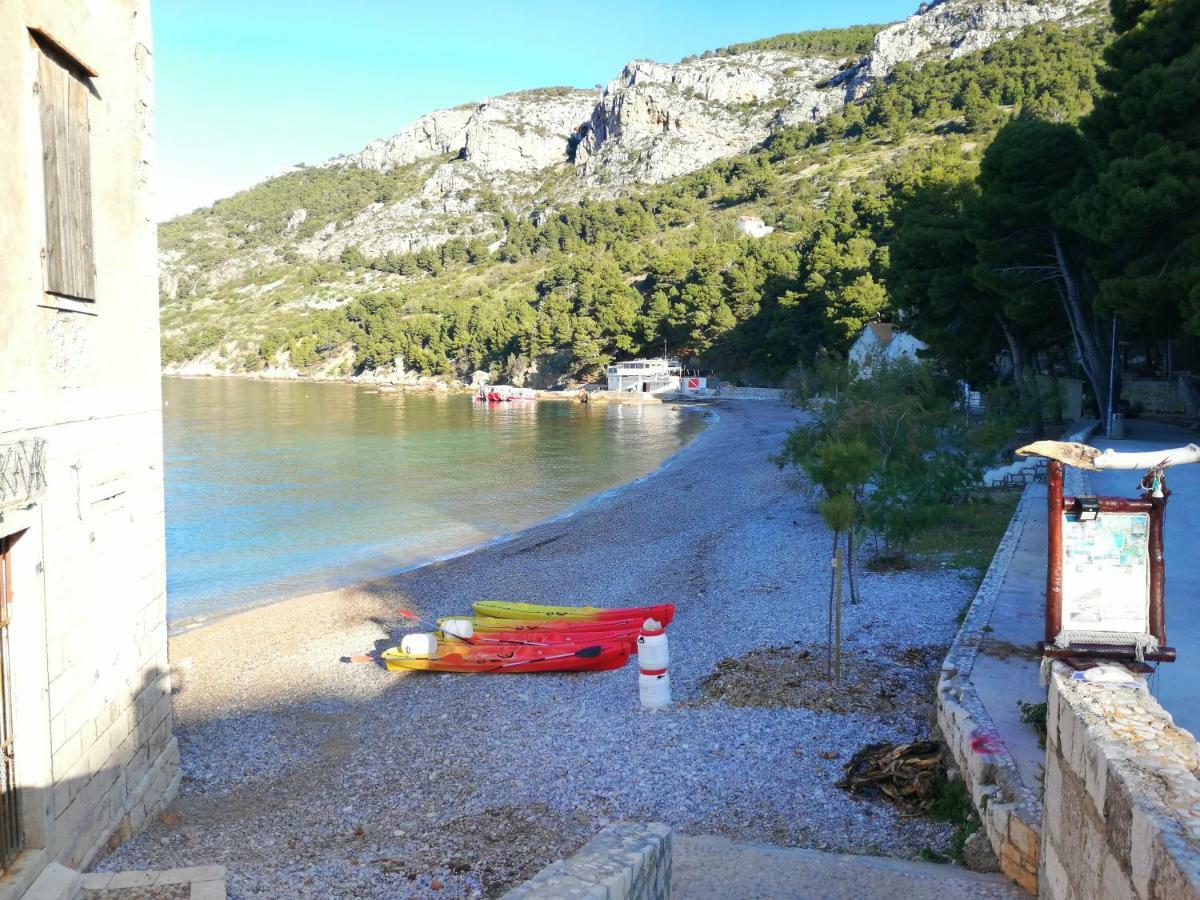 Apartments Picasso Komiža Buitenkant foto