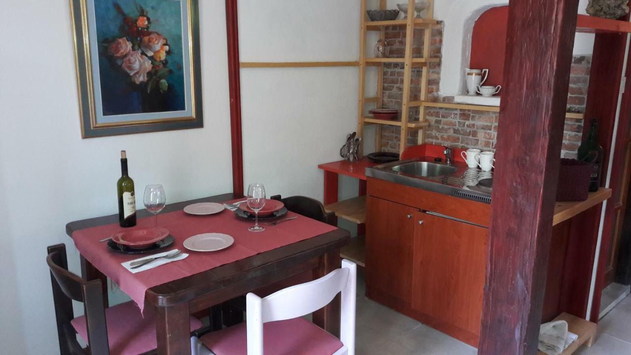 Apartments Picasso Komiža Buitenkant foto